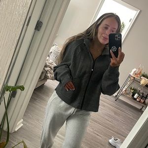 Lululemon Scuba Oversized Full Zip
Heathered Speckled Black